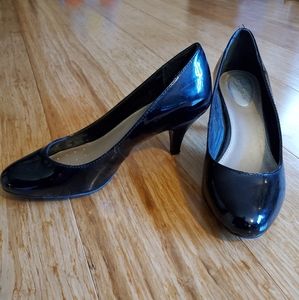 Shiny black pumps size 7.5